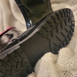 Rain Boots Size 7 brand new never worn